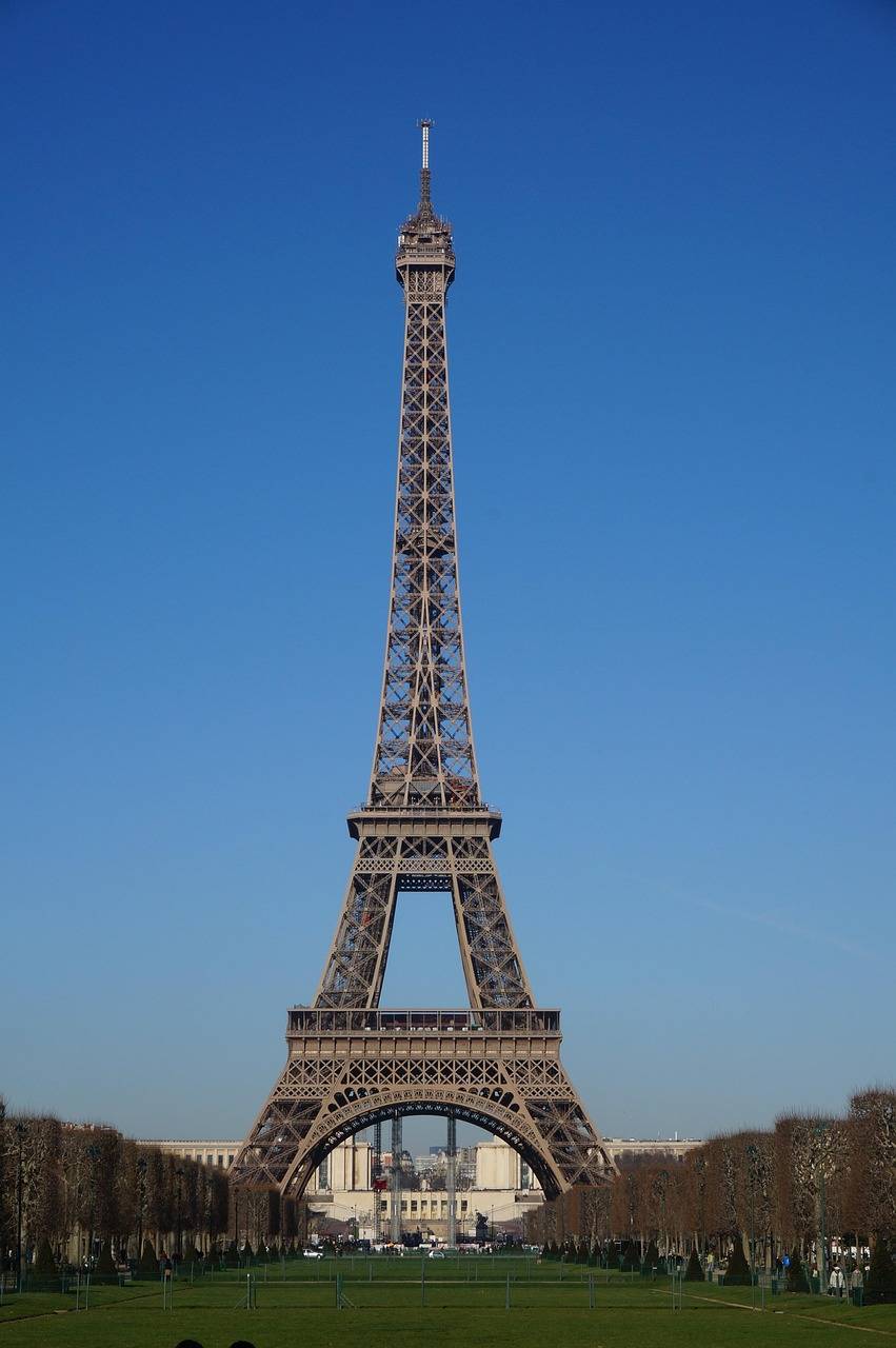 Explore Amsterdam, Paris & Lucerne – Includes Free Paris Pass